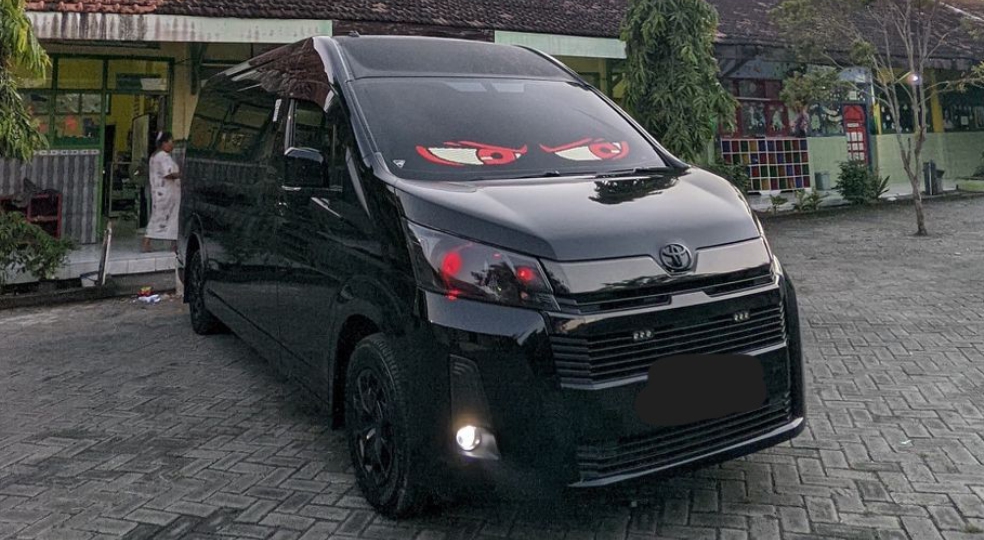 Hiace Premio Black